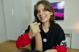 Много спермы домашней девочке в ротик