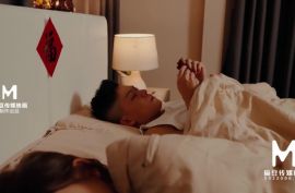 Азиаточка милашка берет в ротик и долбится