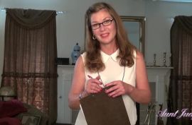 Сисястая зрелая милфа