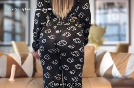 Девака себя немного ласкает