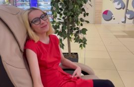 Дал курве отсосать и потом выебал