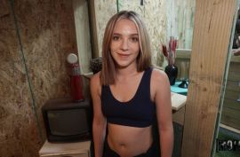 Попробовал крепким членом милую сучку