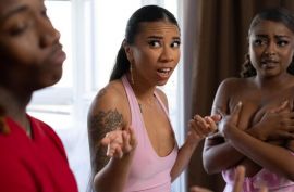 Черные телочки разделили большой крепкий хуй