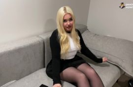 Жопастая грудастая блонда  круто жарится