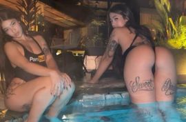 Сексуальную девку трахает массивный хуец