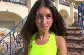 Трахнул веселую девочку и кончил ей на личико