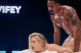 Белая красотка долбится с негром