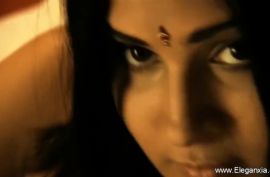 Милая телка в соло