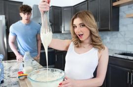 Милашку на кухне поебал пацан