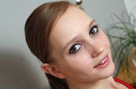 Тощая Светлана (Svetlana)  ласкает себе дырку