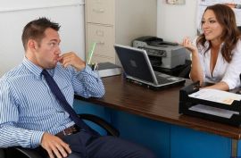 Пышногрудая девка согласна трахаться