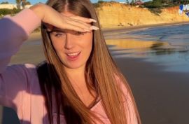 Сисястая телочка в домашнем видео