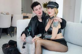 Зрелую красавицу круто трахнул молодой член