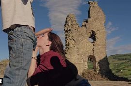 На свежем воздухе красотка пососала