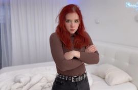 Рыженькую сучку чпокнул здоровый хуй