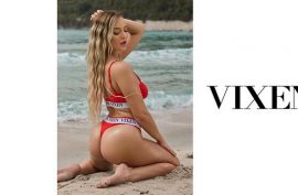 Сексапильная самка круто долбится