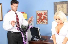 Пышногрудая милфа красотка круто долбится