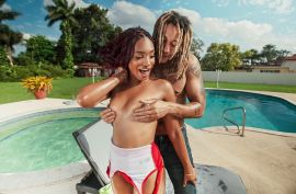 Большой черный конец круто шпилит красавицу