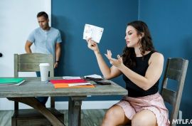 Мужик отлично пердолит шикарную зрелую курву