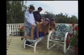 Мужики пердолят жарких сук