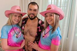 Две красивые шлюхи круто трахаются