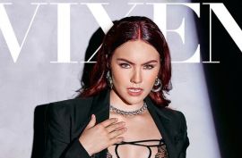 Симпатичная девица круто жарится