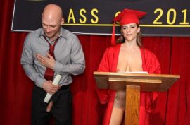 Сисястую бабу натянул здоровый хуй