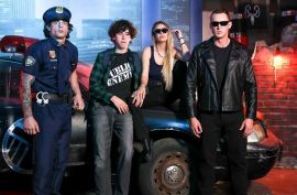 Мощная групповуха с милфой шлюшкой