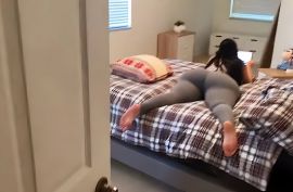 Трудно устоять перед этой задницей